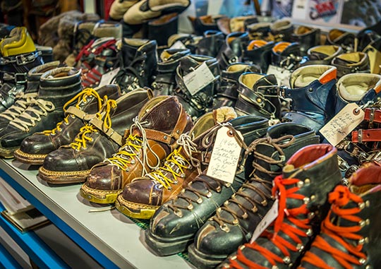 SHOP vintage & antique ski boots